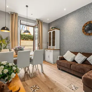 Dolce & Terrace By C&g Apartment